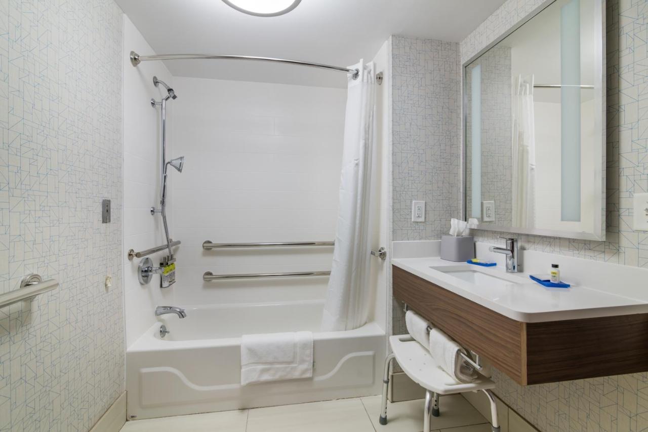 Holiday Inn Express - Plymouth By Ihg Esterno foto